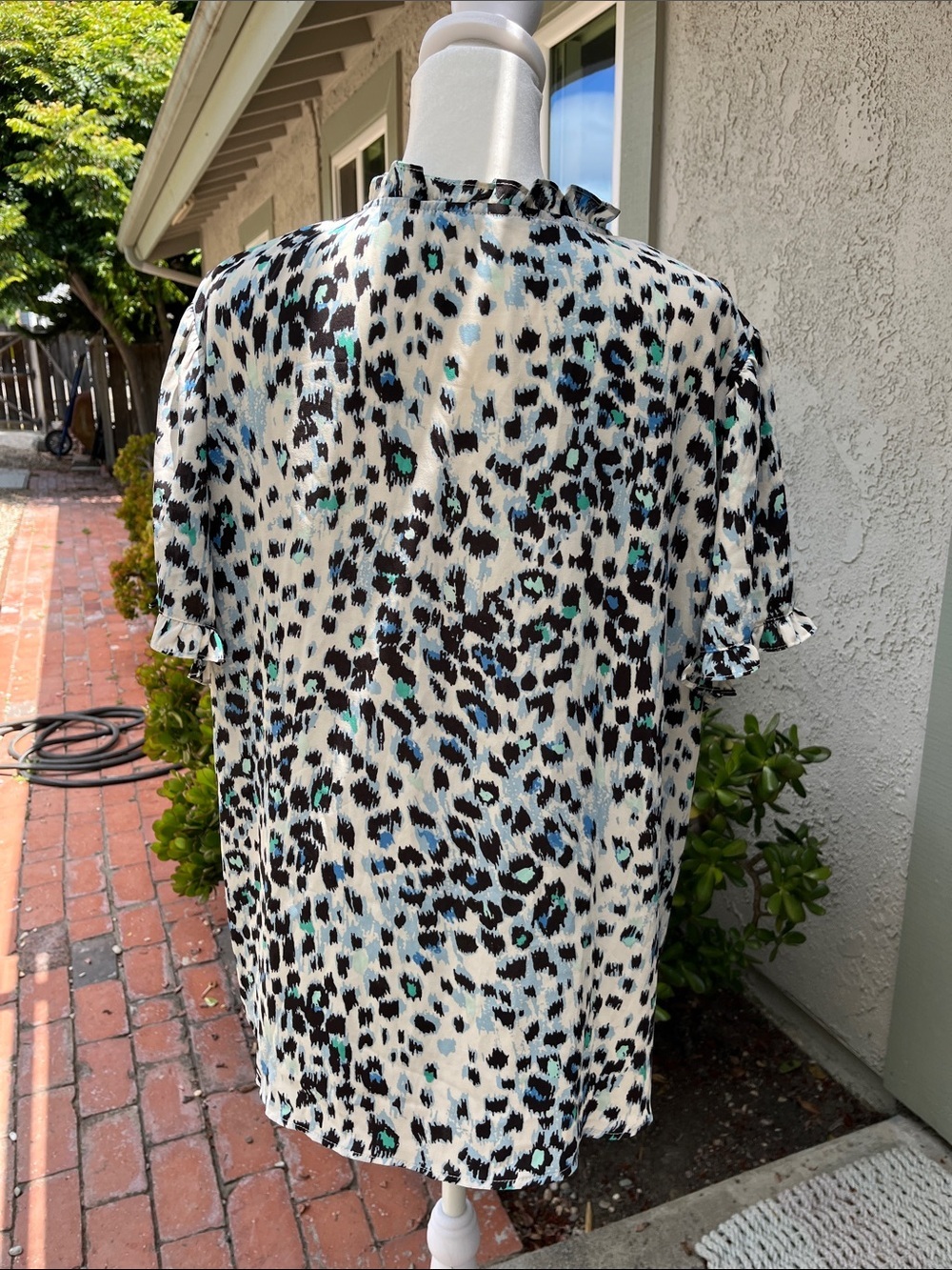 T Tahari Black, Cream, Brown and Teal Printed Blouse Size L - Picture 8 of 11
